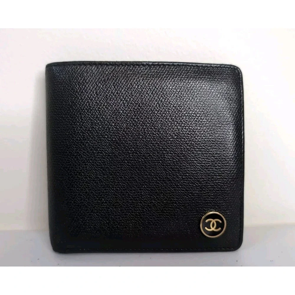 Chanel Coco Button Bifold Wallet With Hologram In Excellent Condition